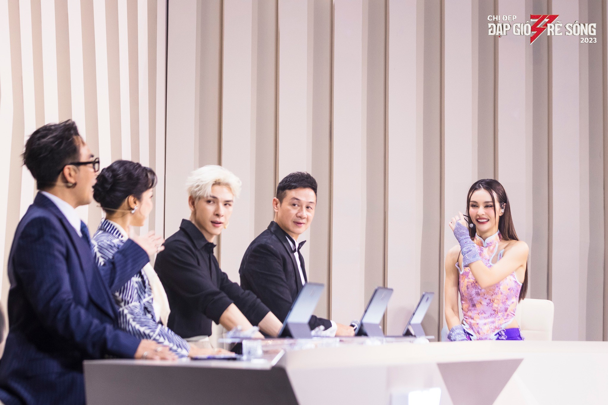 Mlee mang hơi thở xứ Huế lên sân khấu Chị Đẹp Đạp Gió Rẽ Sóng 2023, cô nàng nhận định mọi thứ đều tuyệt vời