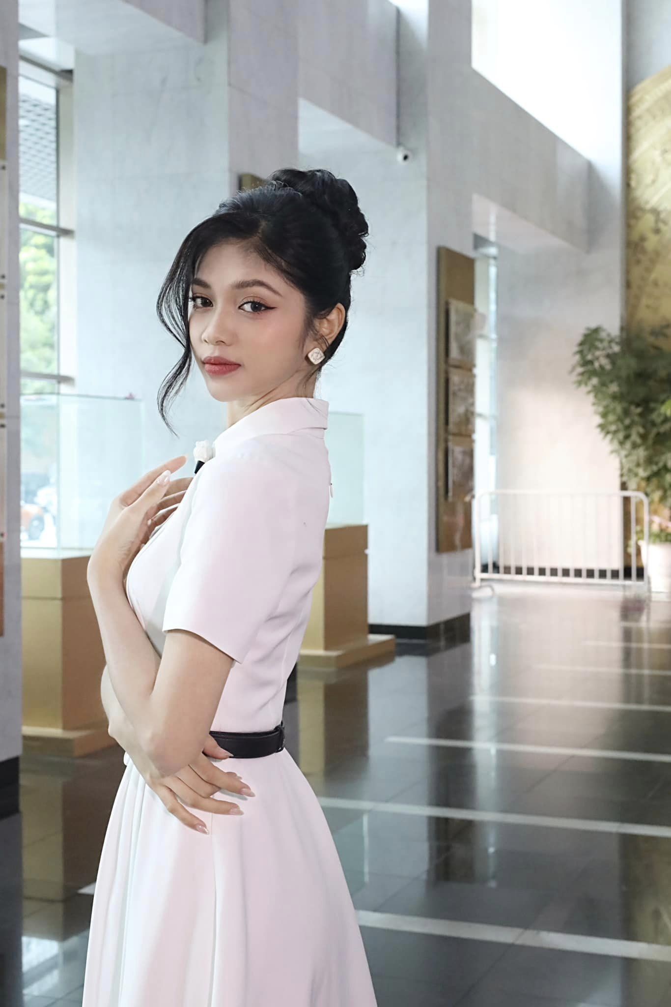 Minh Kiên chia sẻ hình ảnh khoe nhan sắc yêu kiều trong mái tóc mới