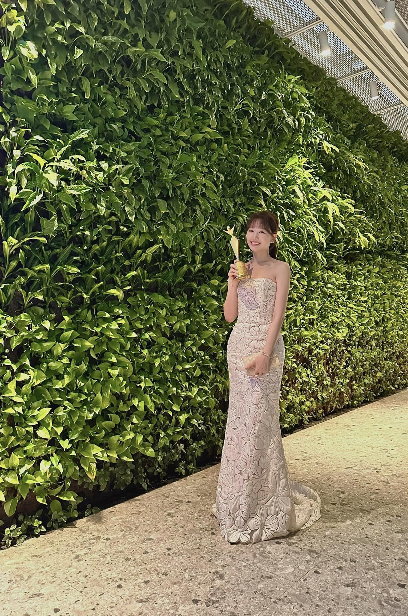 Bà xã Trấn Thành được xướng tên cho hạng mục Vietnam Model Star Award (Giải Ngôi sao Người mẫu Việt Nam) tại Asia Model Awards (Giải thưởng Người mẫu Châu Á) thuộc khuôn khổ Asia Model Festival 2023