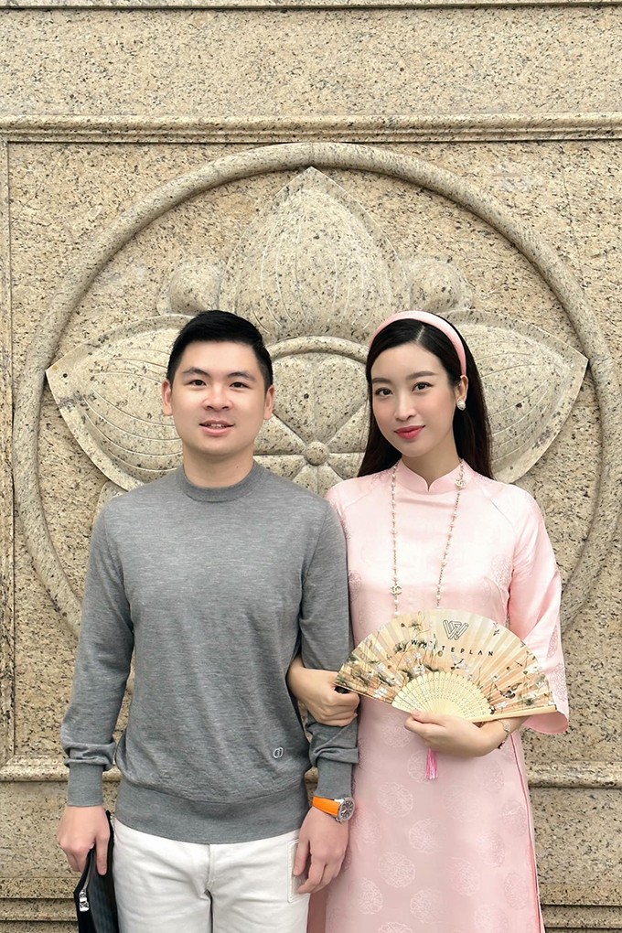 Đỗ Mỹ Linh có cuộc sống hôn nhân vô cùng viên mãn với Chủ tịch CLB Hà Nội - doanh nhân Đỗ Vinh Quang Đỗ Mỹ Linh có cuộc sống hôn nhân vô cùng viên mãn với Chủ tịch CLB Hà Nội - doanh nhân Đỗ Vinh Quang
