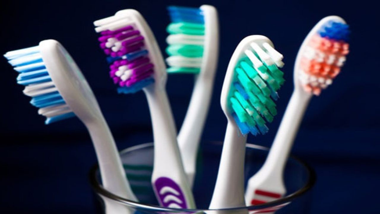 Nên thay bàn chải mỗi 3-4 tháng một lần Nên thay bàn chải mỗi 3-4 tháng một lần