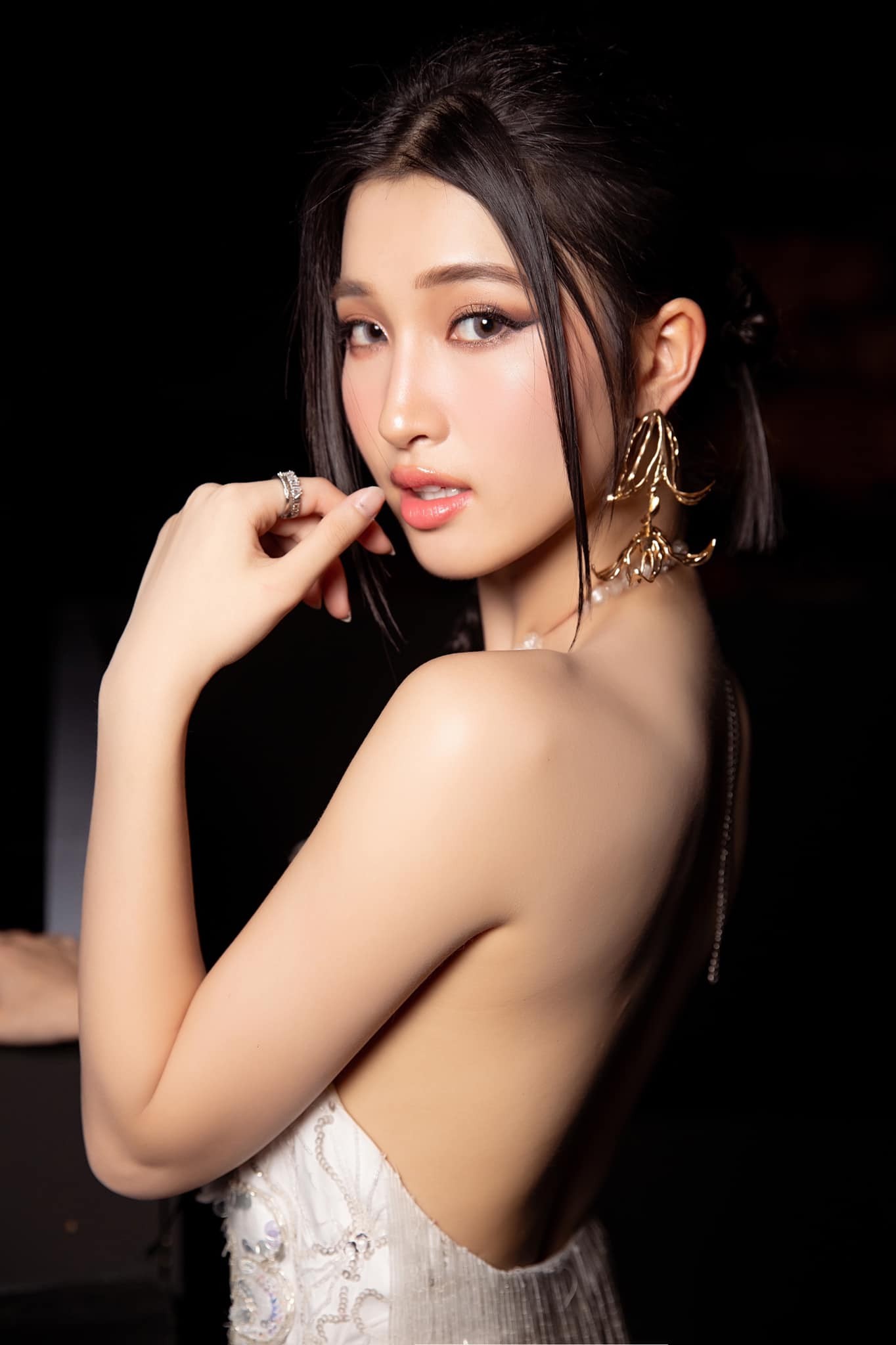 Cô nàng không ngại lột xác' với phong cách gợi cảm và quyến rũ Cô nàng không ngại lột xác' với phong cách gợi cảm và quyến rũ