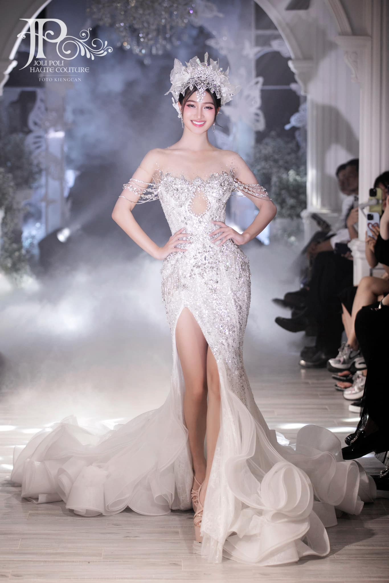 Phương Nhi hóa tiên tỷ, đảm nhận vai trò trình diễn mở màn buổi ra mắt bộ sưu tập thời trang Fairy Dream Phương Nhi hóa tiên tỷ, đảm nhận vai trò trình diễn mở màn buổi ra mắt bộ sưu tập thời trang Fairy Dream