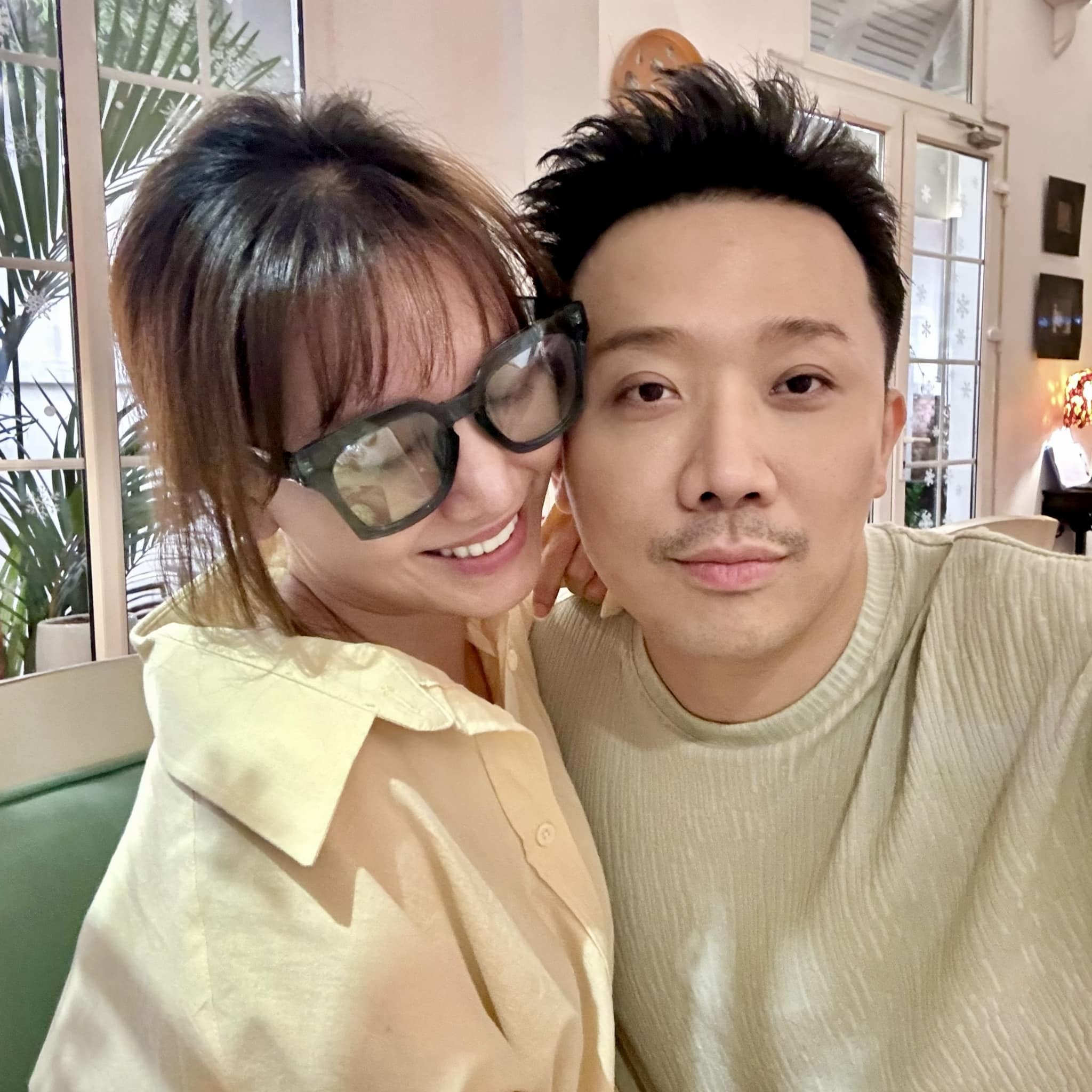 Sự vui vẻ, năng lượng là những gì Trấn Thành và Hari Won mang đến cho khán giả qua mạng xã hội