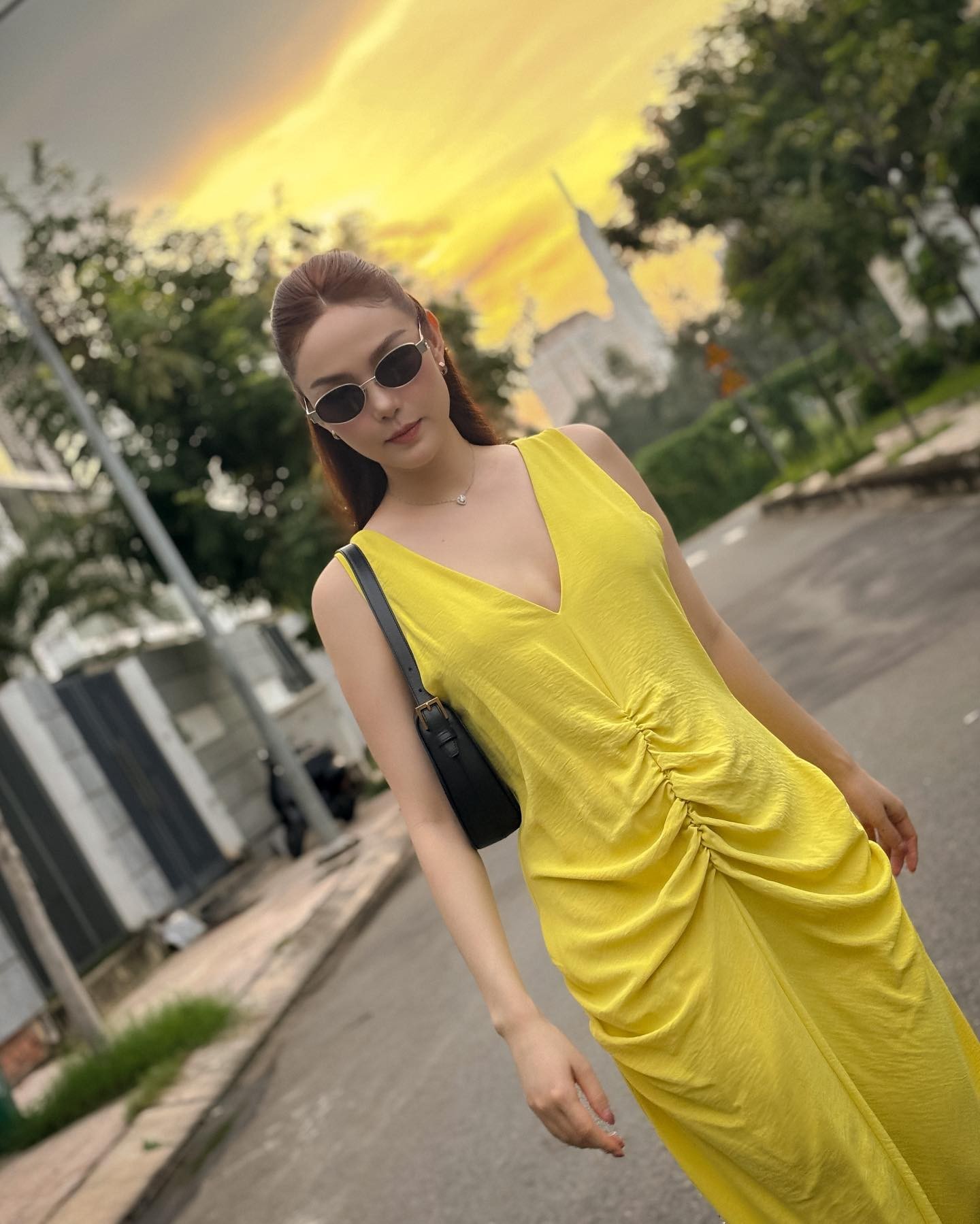 Giảm cân thành công, nữ minh tinh tự tin lựa chọn trang phục tạo điểm nhấn ở eo