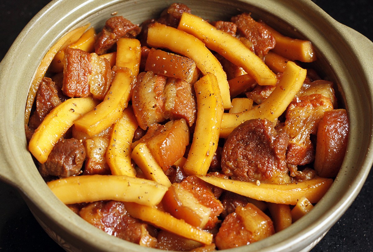 Khi kho thịt cho thêm thứ gia vị quen thuộc này vừa tuyệt ngon, vừa tốt hơn thuốc bổ - Ảnh 2