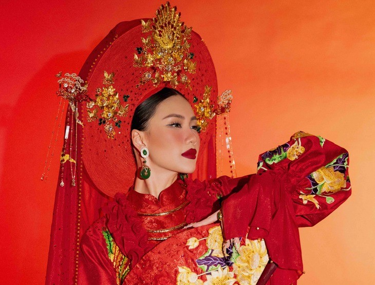 Miss Universe 2023: Bùi Quỳnh Hoa hé lộ trang phục dân tộc cảm hứng từ hầu đồng cực mãn nhãn, phong độ thế nào? - Ảnh 3 Miss Universe 2023: Bùi Quỳnh Hoa hé lộ trang phục dân tộc cảm hứng từ hầu đồng cực mãn nhãn, phong độ thế nào? - Ảnh 3