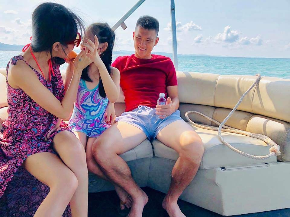 Dù thường xuyên xuất hiện cùng bố mẹ song diện mạo nhóc tì chưa được công bố Dù thường xuyên xuất hiện cùng bố mẹ song diện mạo nhóc tì chưa được công bố