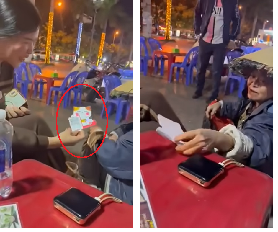 Một một bà lão ăn xin sử dụng mã QR để nhận tiền từ người đi đường