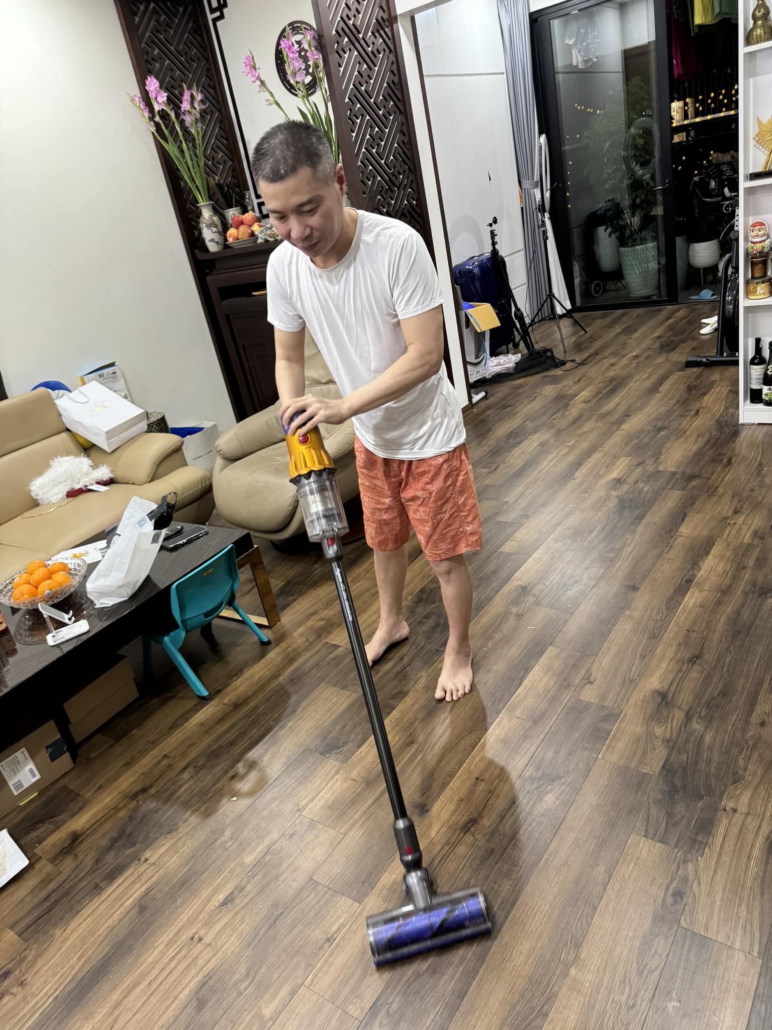 Sức khoẻ của Công Lý dần hồi phục, tiến triển tốt. Bà xã tiết lộ nam nghệ sĩ còn có thể làm việc nhà