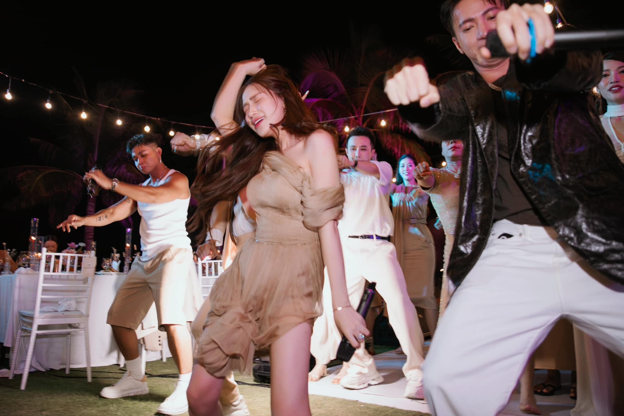 Hòa Minzy đăng ảnh quá khứ, tiết lộ kỷ niệm thời đi học: Hóa ra quậy từ bé - Ảnh 1