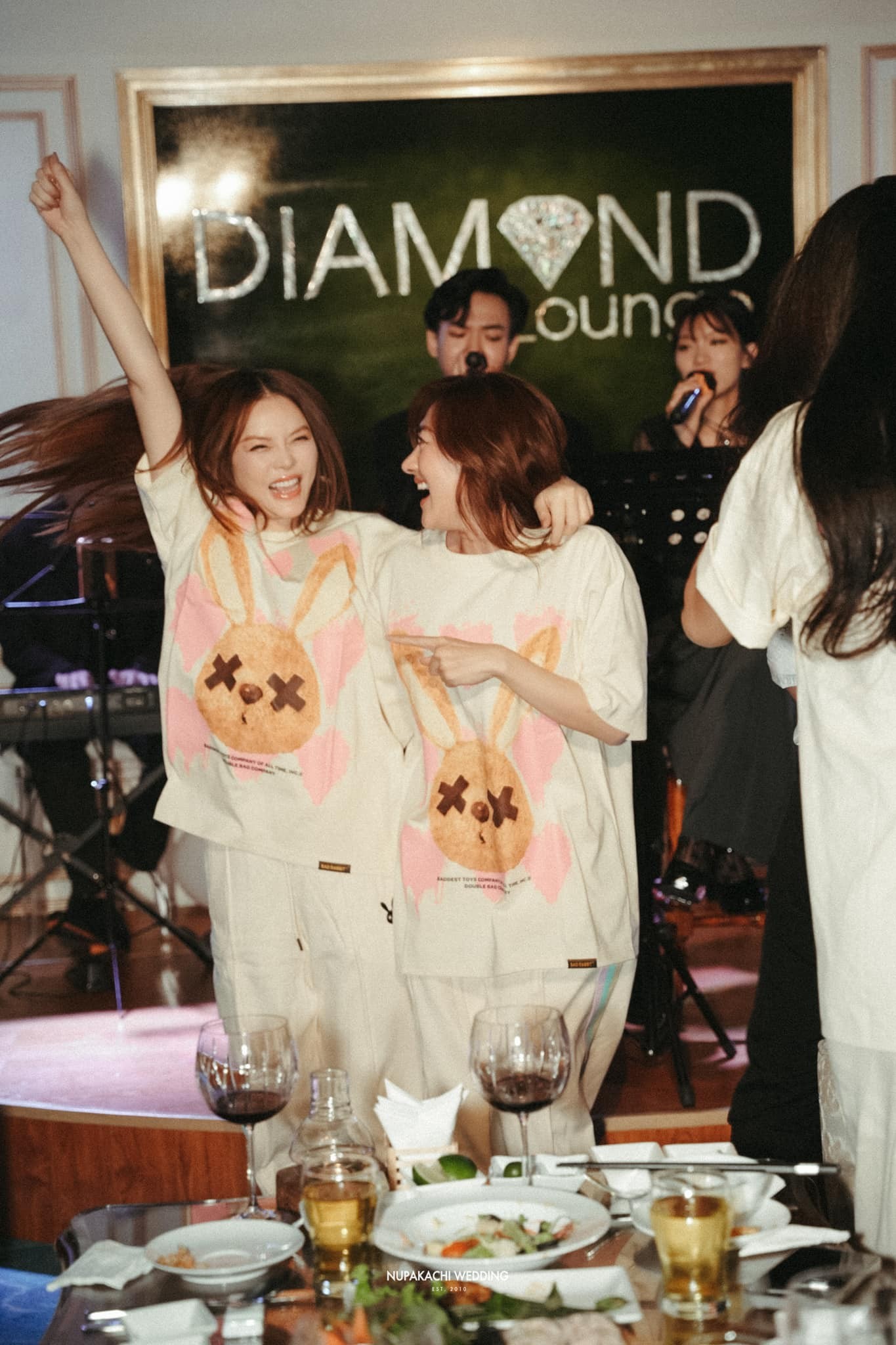 Phương Lan được đàn chị Lý Nhã Kỳ tổ chức buổi tiệc chia tay đời độc thân