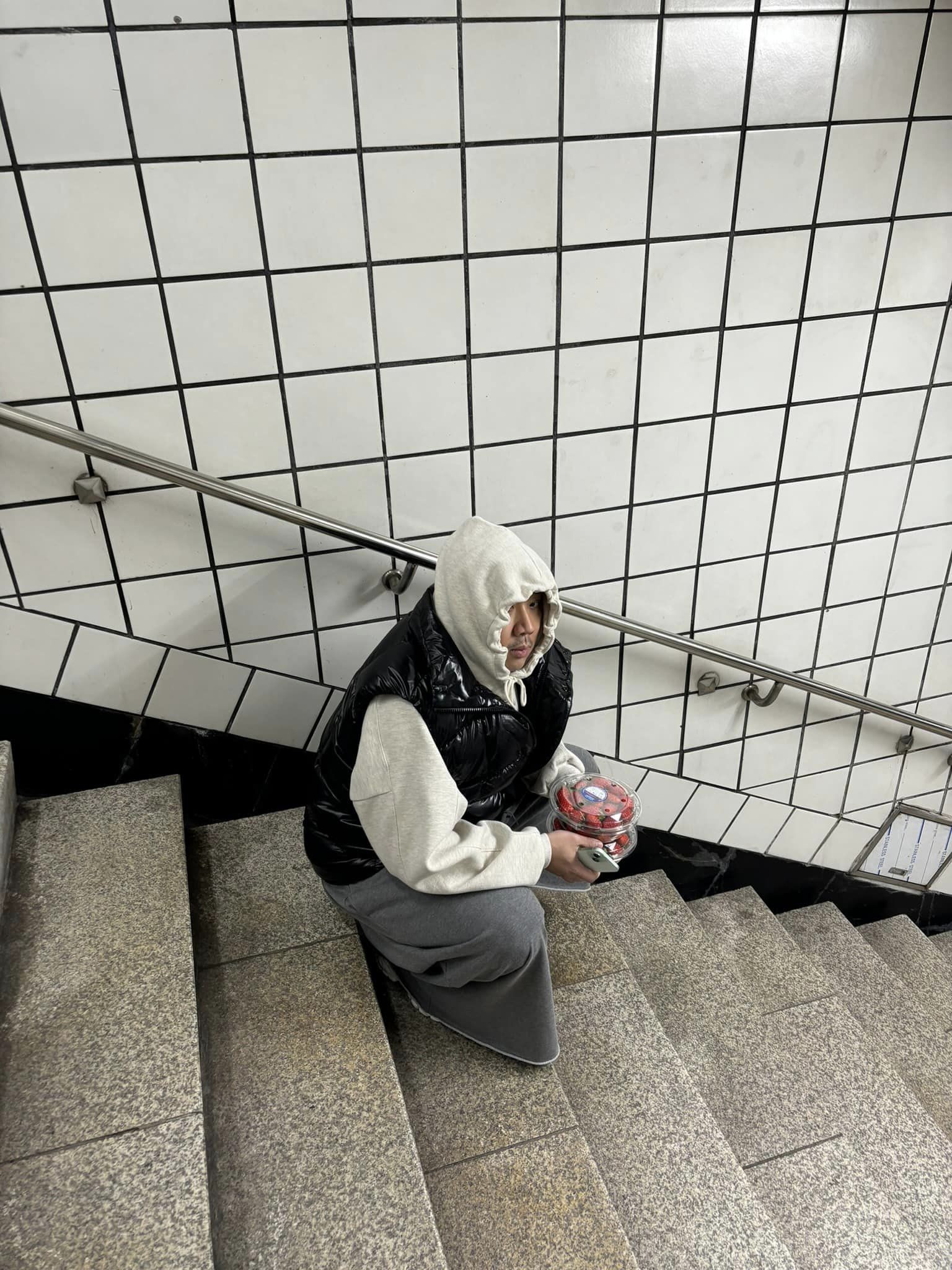 Hari Won tiếp tục tung ra những loạt ảnh 'dìm hàng' ông xã không thương tiếc