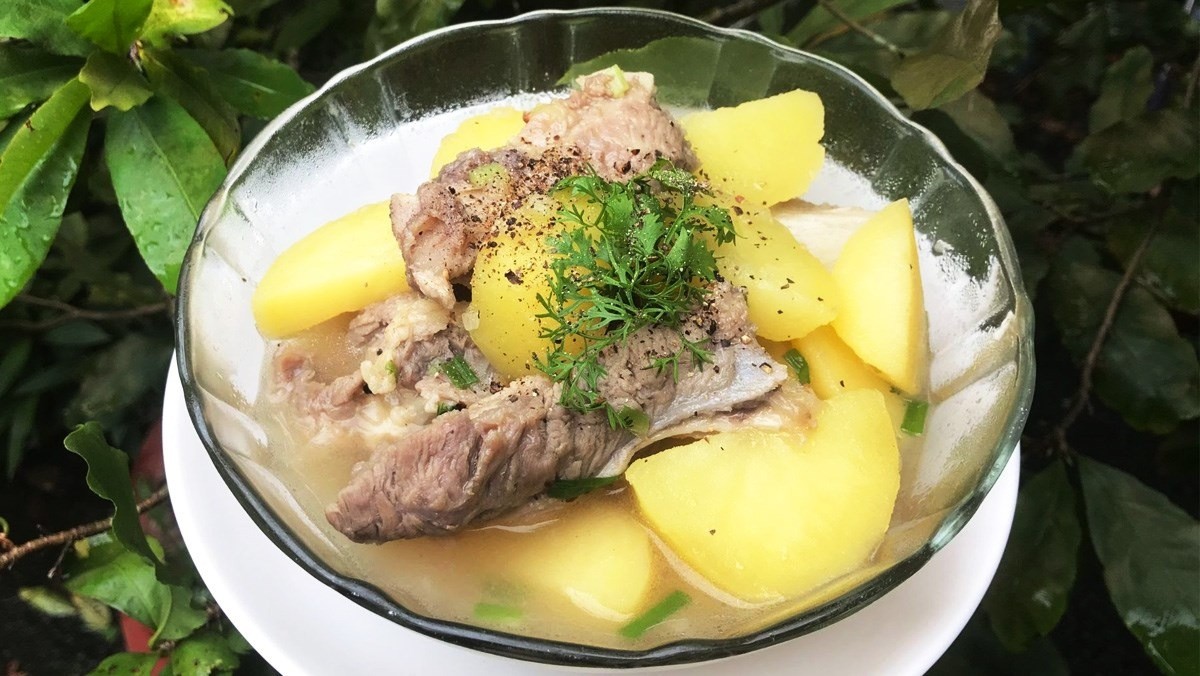 Khoai tây hầm xương là 'món ăn quốc dân'