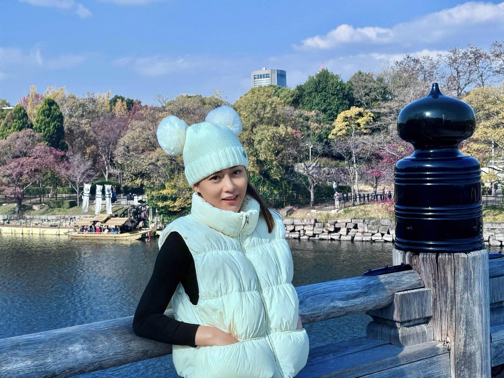 Phương Oanh 'trông có da có thịt' hơn trước, song vẫn rất xinh đẹp, trẻ trung