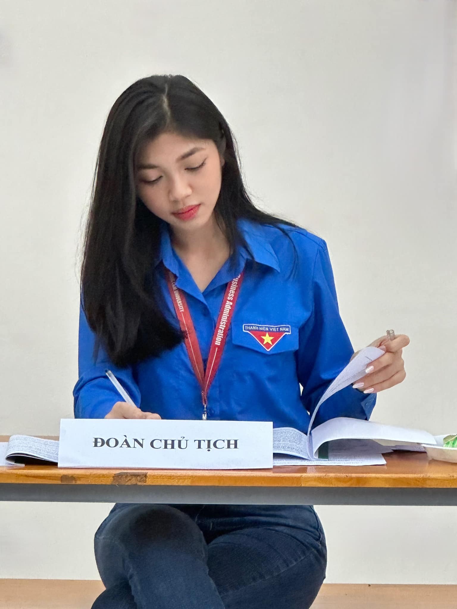 Video: Minh Kiên khoe visual chuẩn 'nữ thần thanh xuân vườn trường' - Ảnh 3