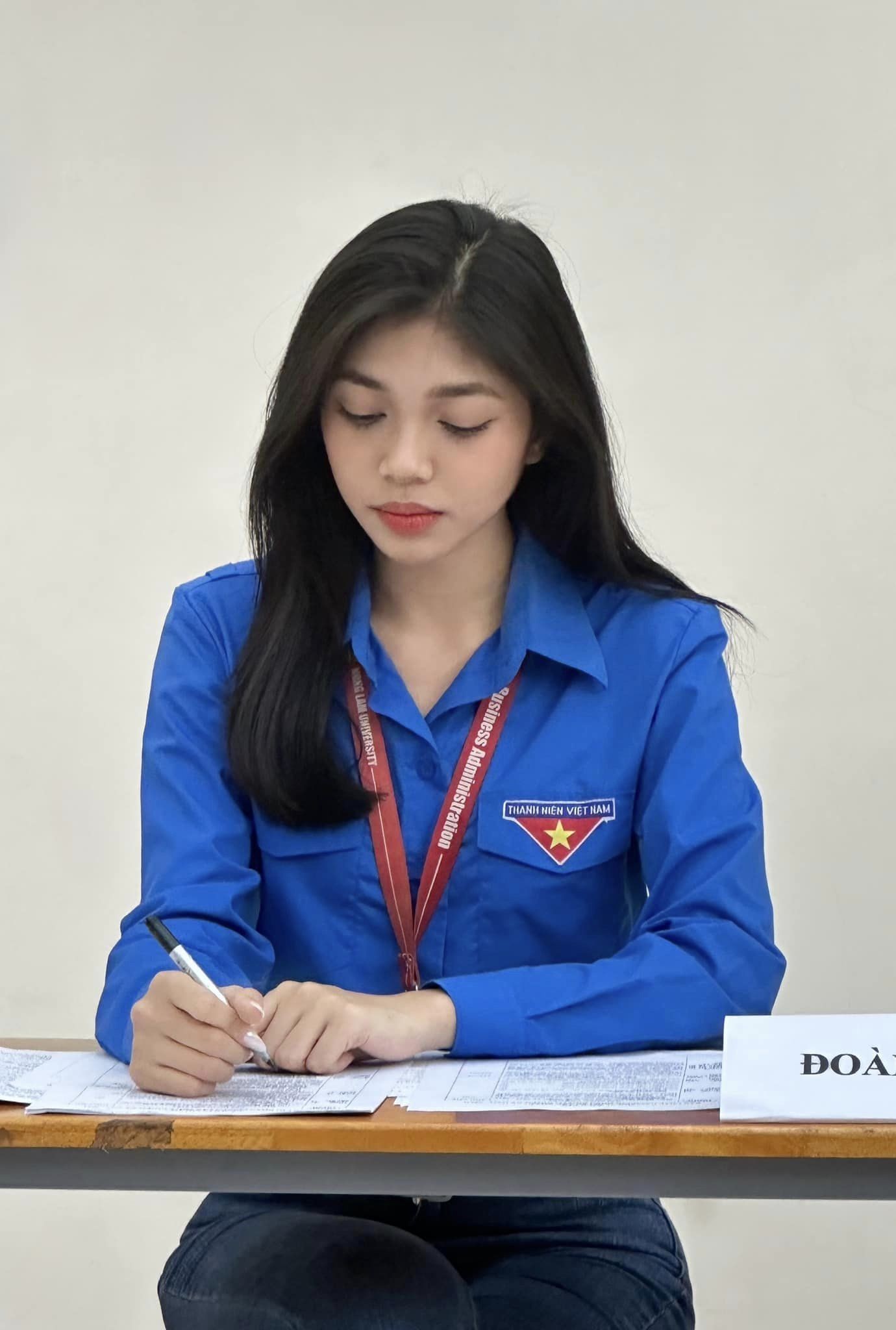 Video: Minh Kiên khoe visual chuẩn 'nữ thần thanh xuân vườn trường' - Ảnh 1