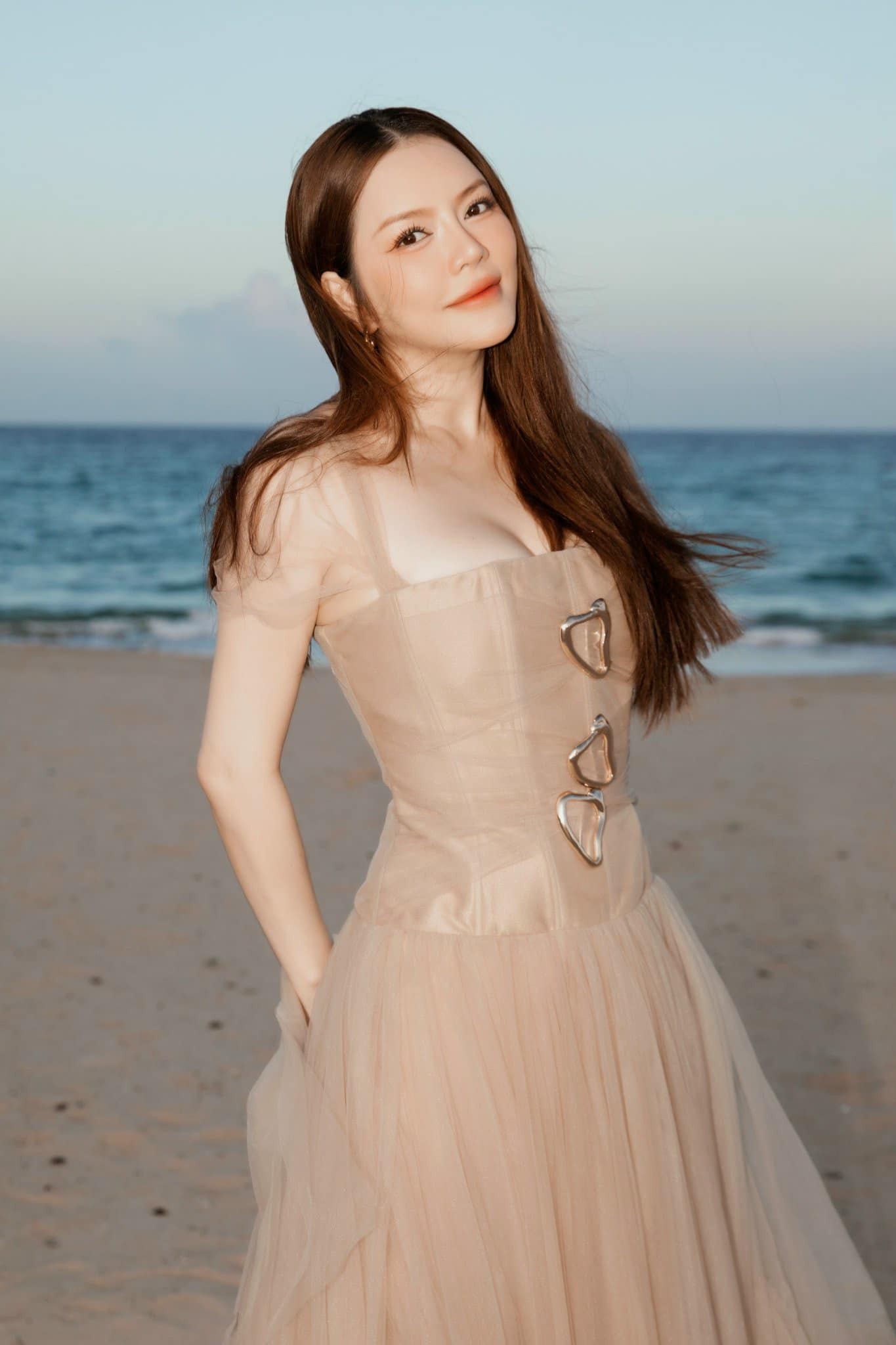 Lý Nhã Kỳ dành cả thanh xuân để đi ăn cưới