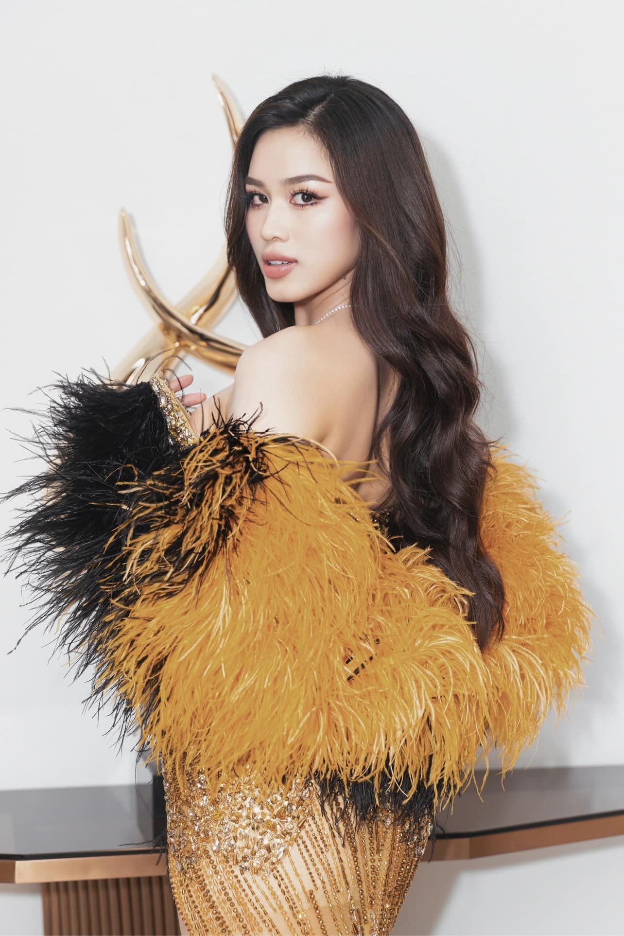 Đỗ Thị Hà tại sự kiện khai trương thương hiệu làm đẹp của cô và 1 người bạn đồng sáng lập