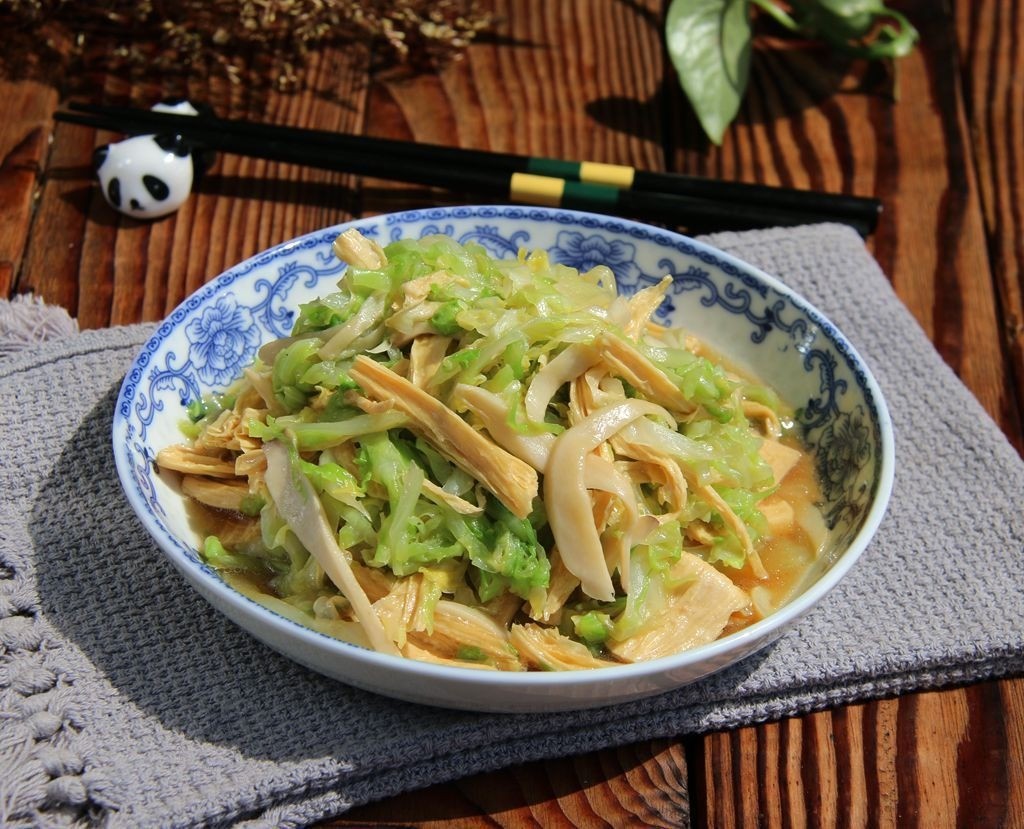 Bắp cải vào mùa, thèm đến mấy những người này cũng không nên ăn: Tiền mất tật mang! - Ảnh 1