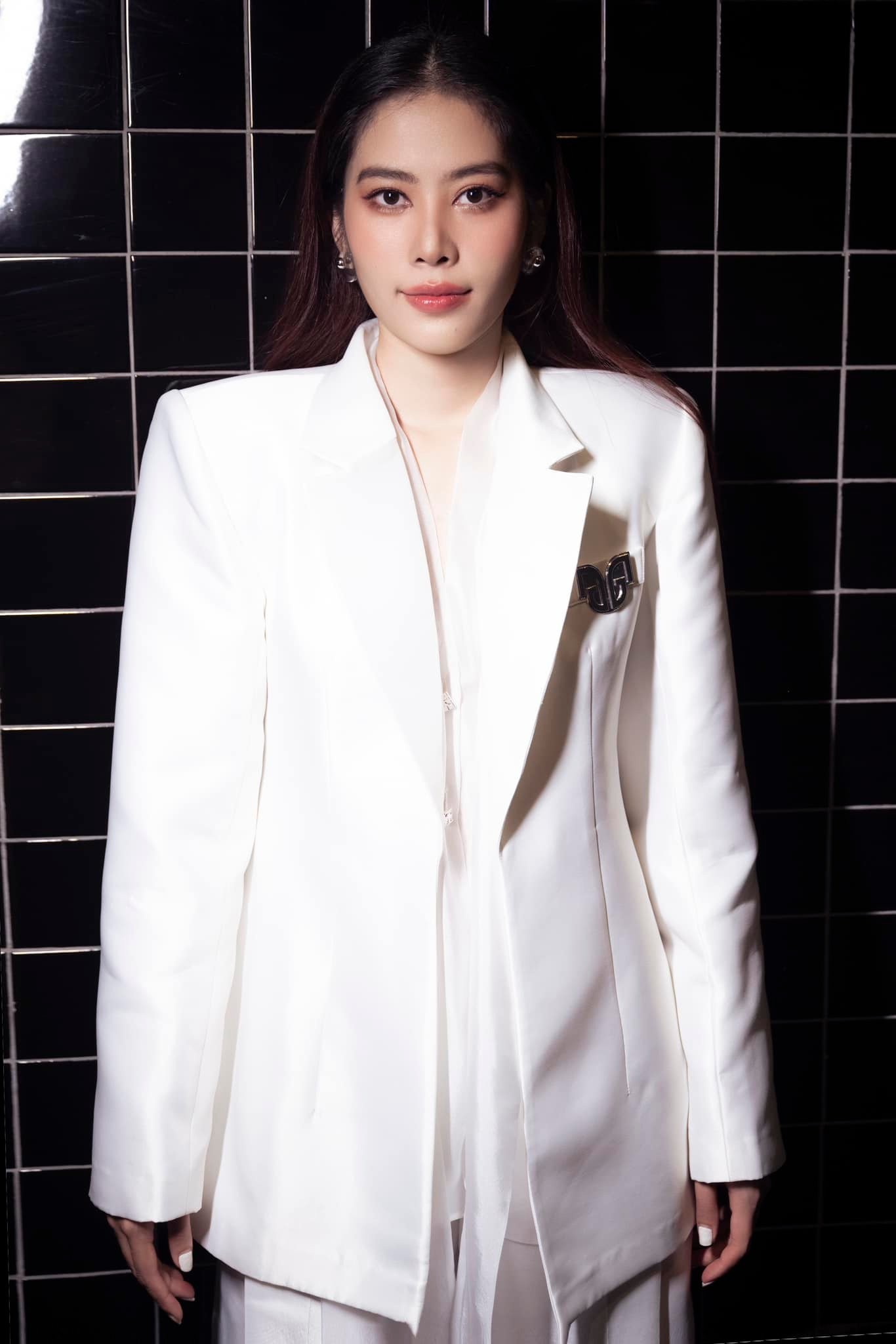 Nam Em liên tục có những động thái khó hiểu