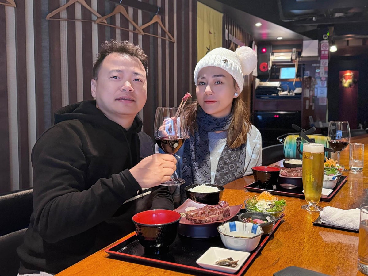 Gu mặc 'bầu vẫn phải đẹp' của Phương Oanh, có cách 'đánh dấu chủ quyền' với Shark Bình - Ảnh 1