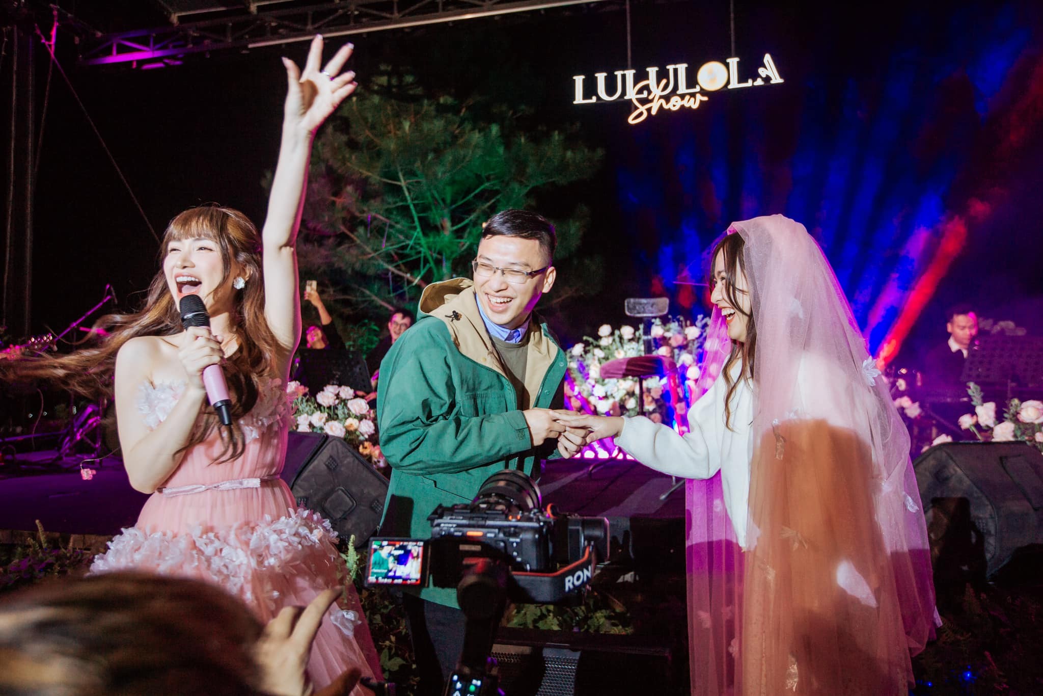 Nữ ca sĩ kết duyên cho cặp đôi trong show nhạc diễn ra gần đây