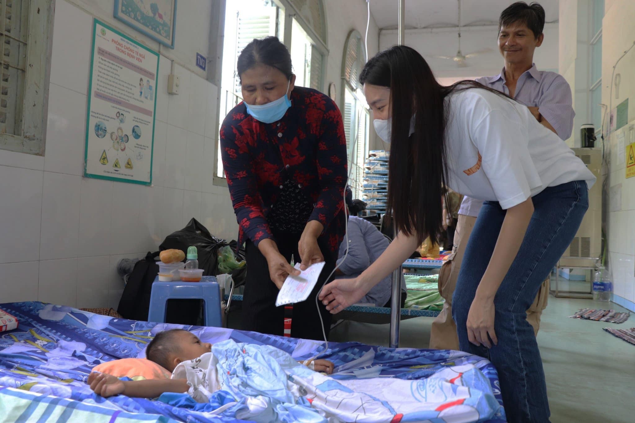 Không chỉ tham gia các hoạt động của làng giải trí, Thùy Tiên còn tích cực với các dự án vì cộng đồng