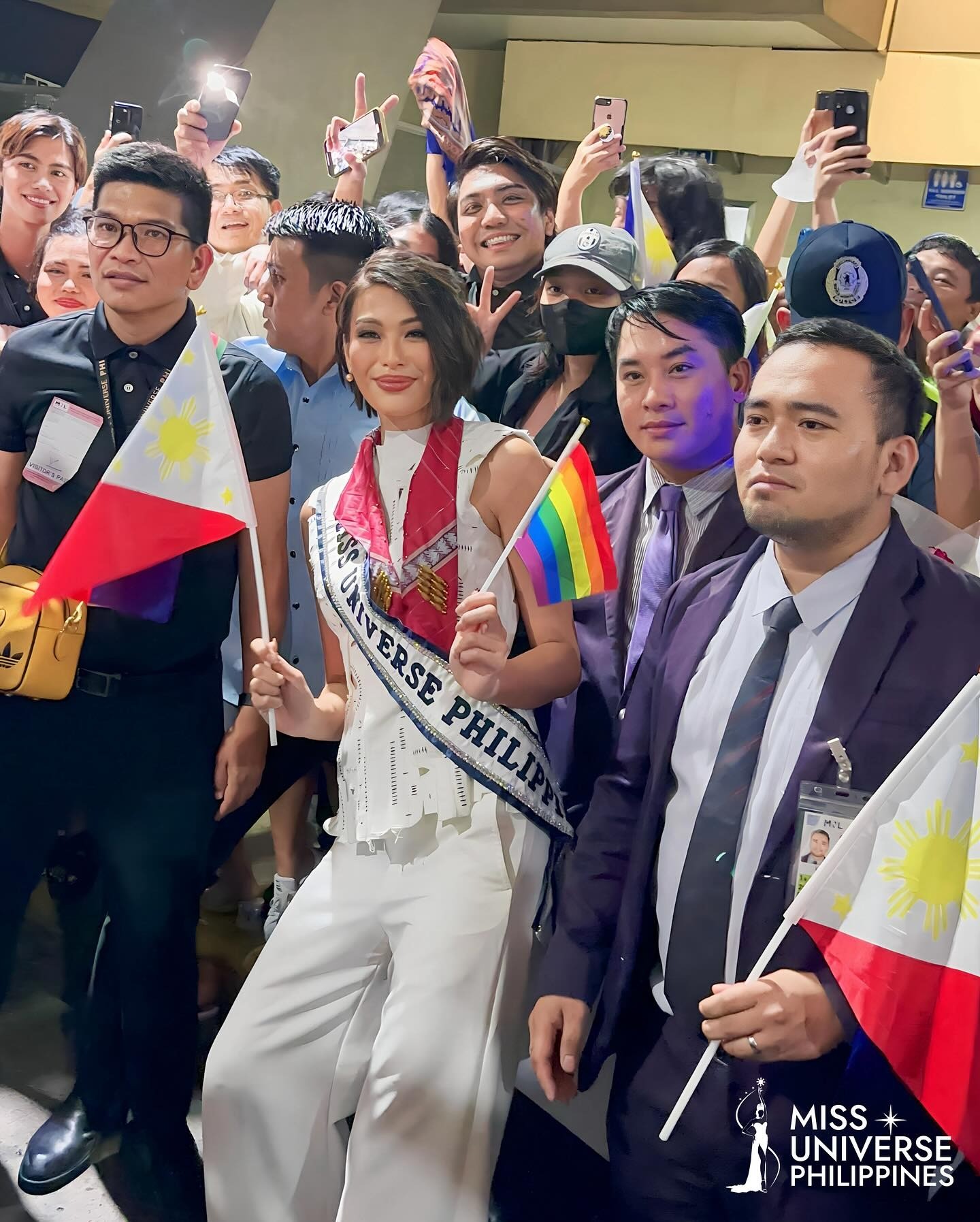 Đại diện các nước rình rang ngày trở về, song Bùi Quỳnh Hoa lại 'im hơi lặng tiếng'