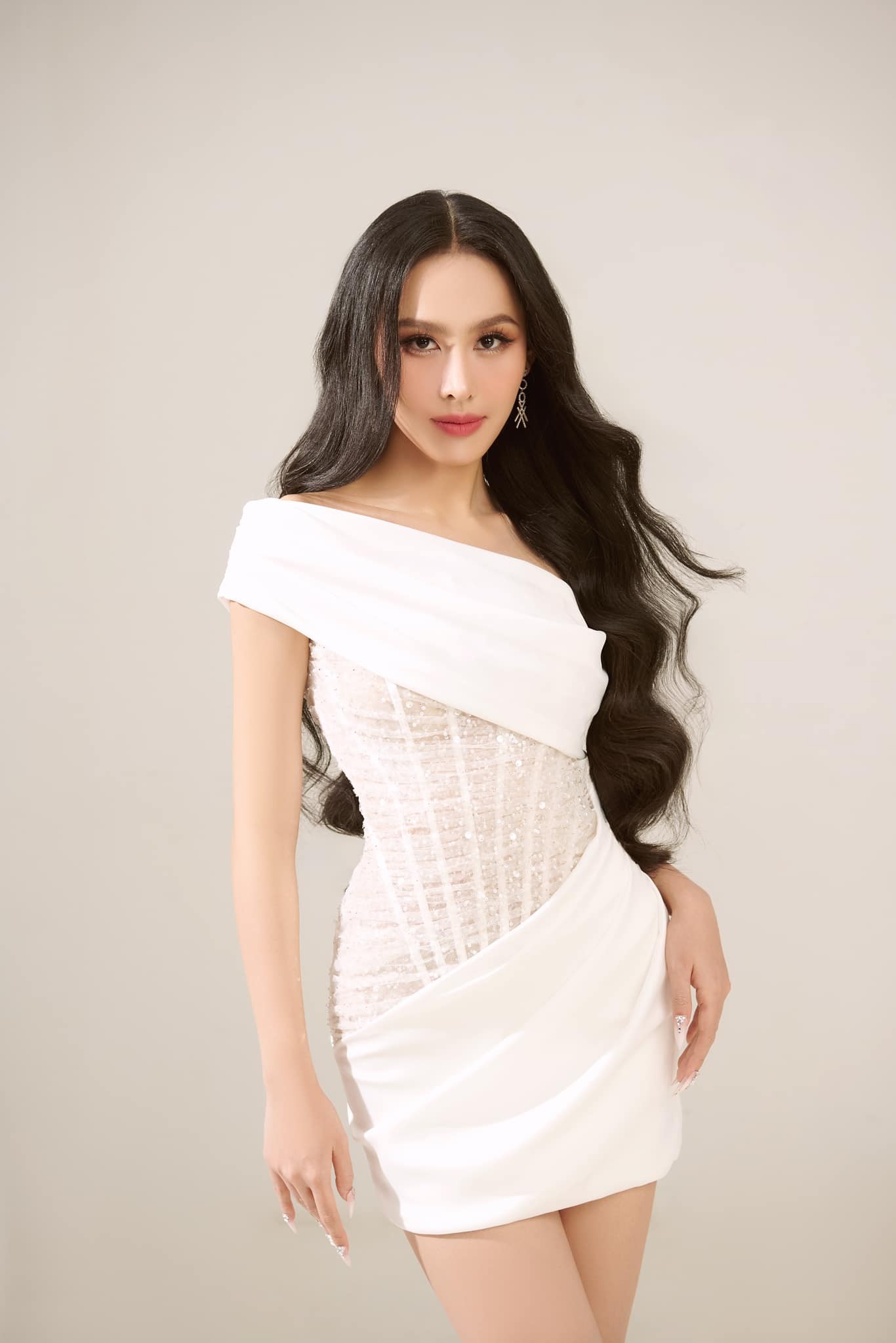 Lan Anh ghi điểm khi nhận sash Miss Earth, Ngọc Hằng đón 'mưa' tin vui tại Miss Intercontinental - Ảnh 4 Lan Anh ghi điểm khi nhận sash Miss Earth, Ngọc Hằng đón 'mưa' tin vui tại Miss Intercontinental - Ảnh 4