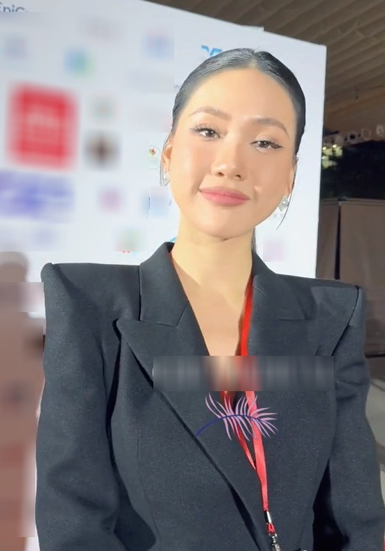 Bùi Quỳnh Hoa thân thiện chia sẻ với truyền thông Bùi Quỳnh Hoa thân thiện chia sẻ với truyền thông