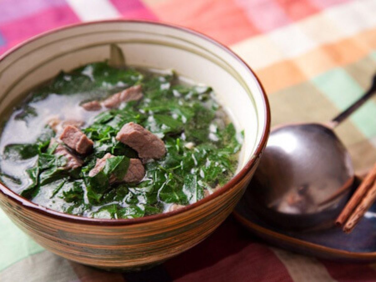 Vị nhẹ nhàng, hơi ngọt và giòn rụm khiến cải cúc trở thành một lựa chọn ưa thích trong nấu ăn hàng ngày