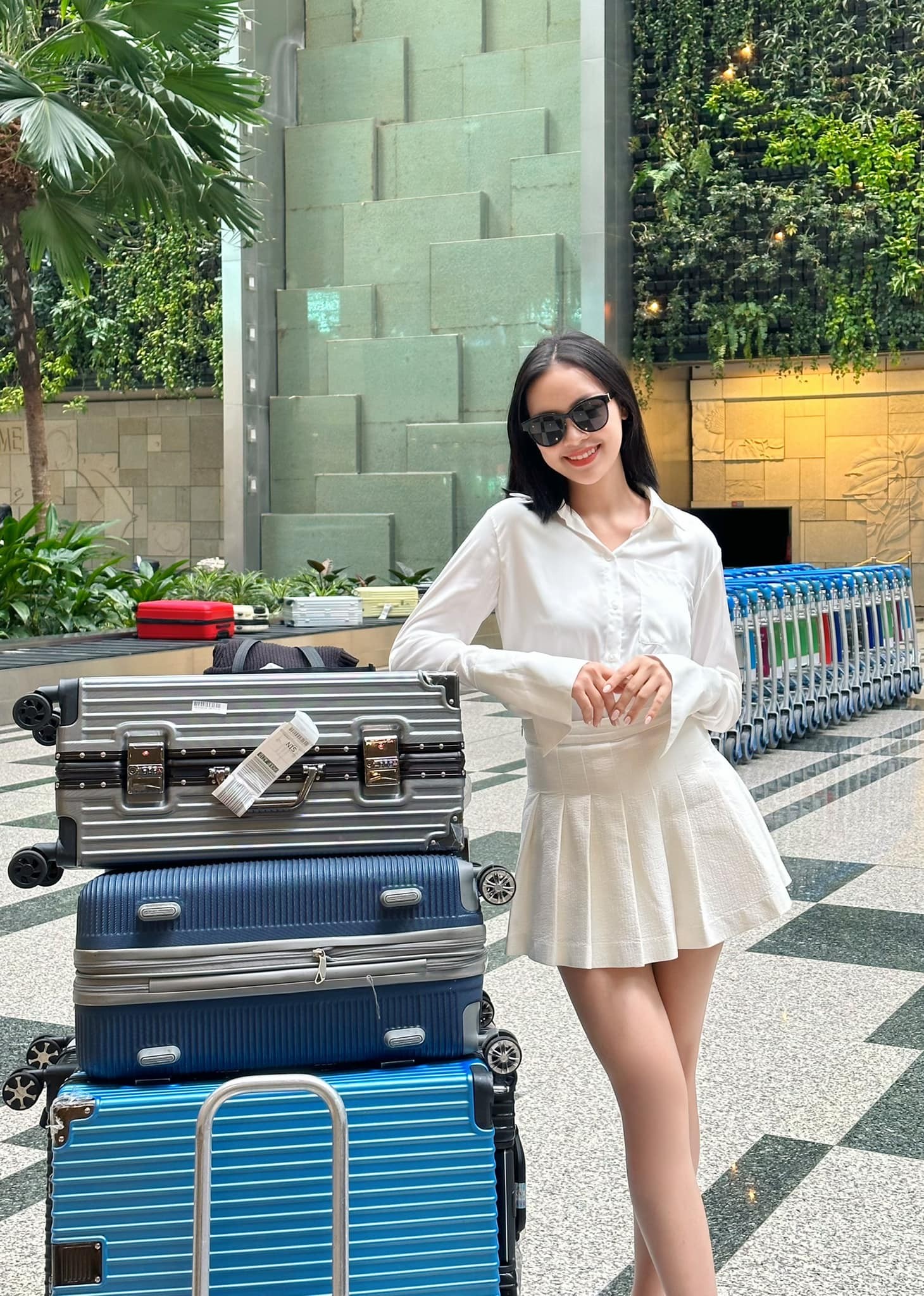 Đào Thị Hiền check in tại sân bay Quốc tế Singapore Changi