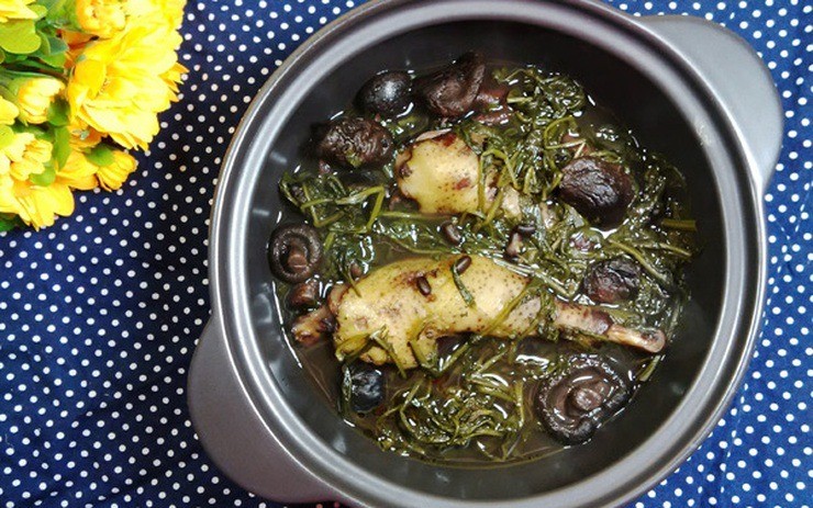 Ngải cứu hầm gà Ngải cứu hầm gà