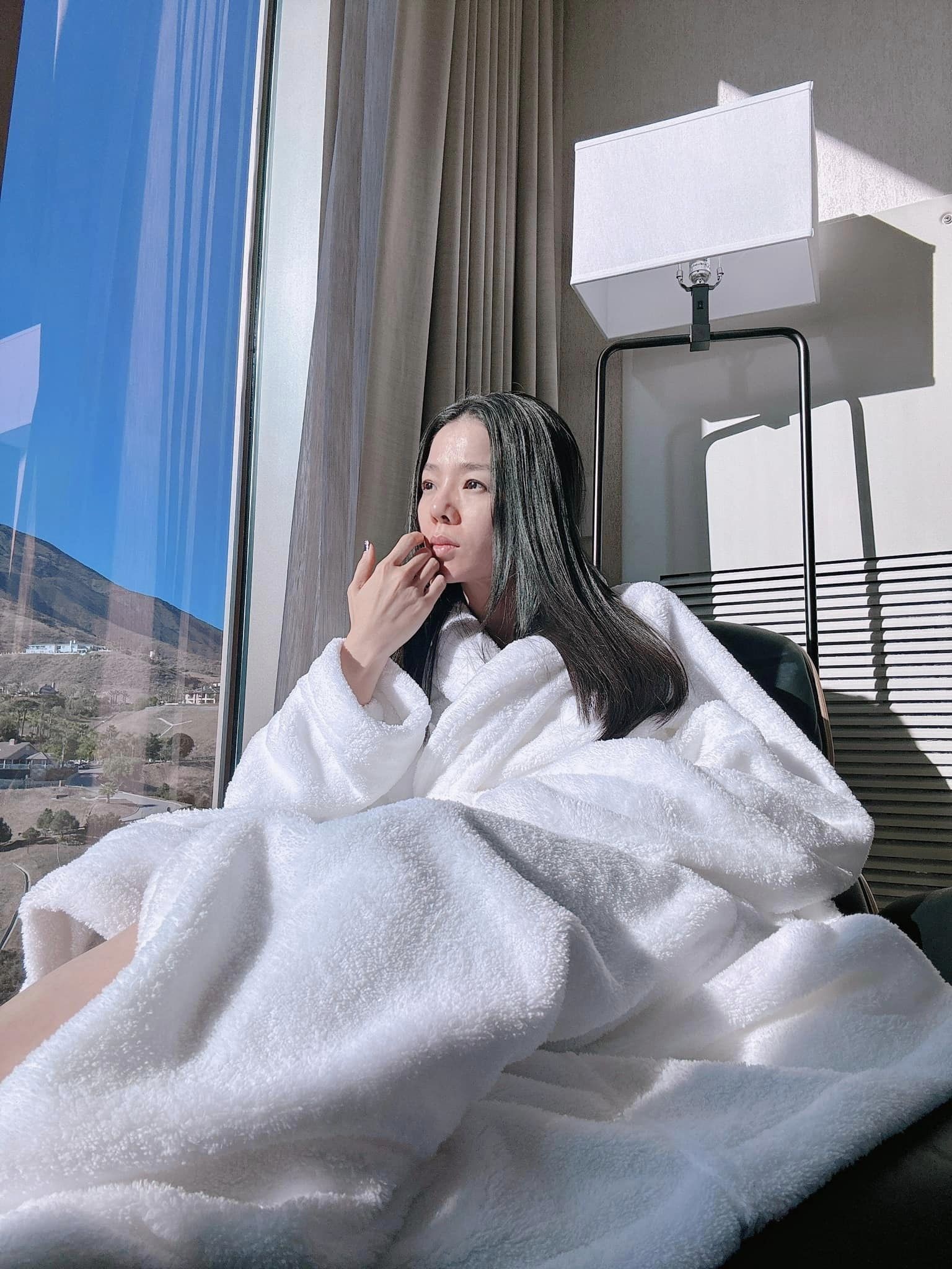 Lệ Quyên khiến khán giả không khỏi ngưỡng mộ trước cách 'bảo trì' nhan sắc không tuổi