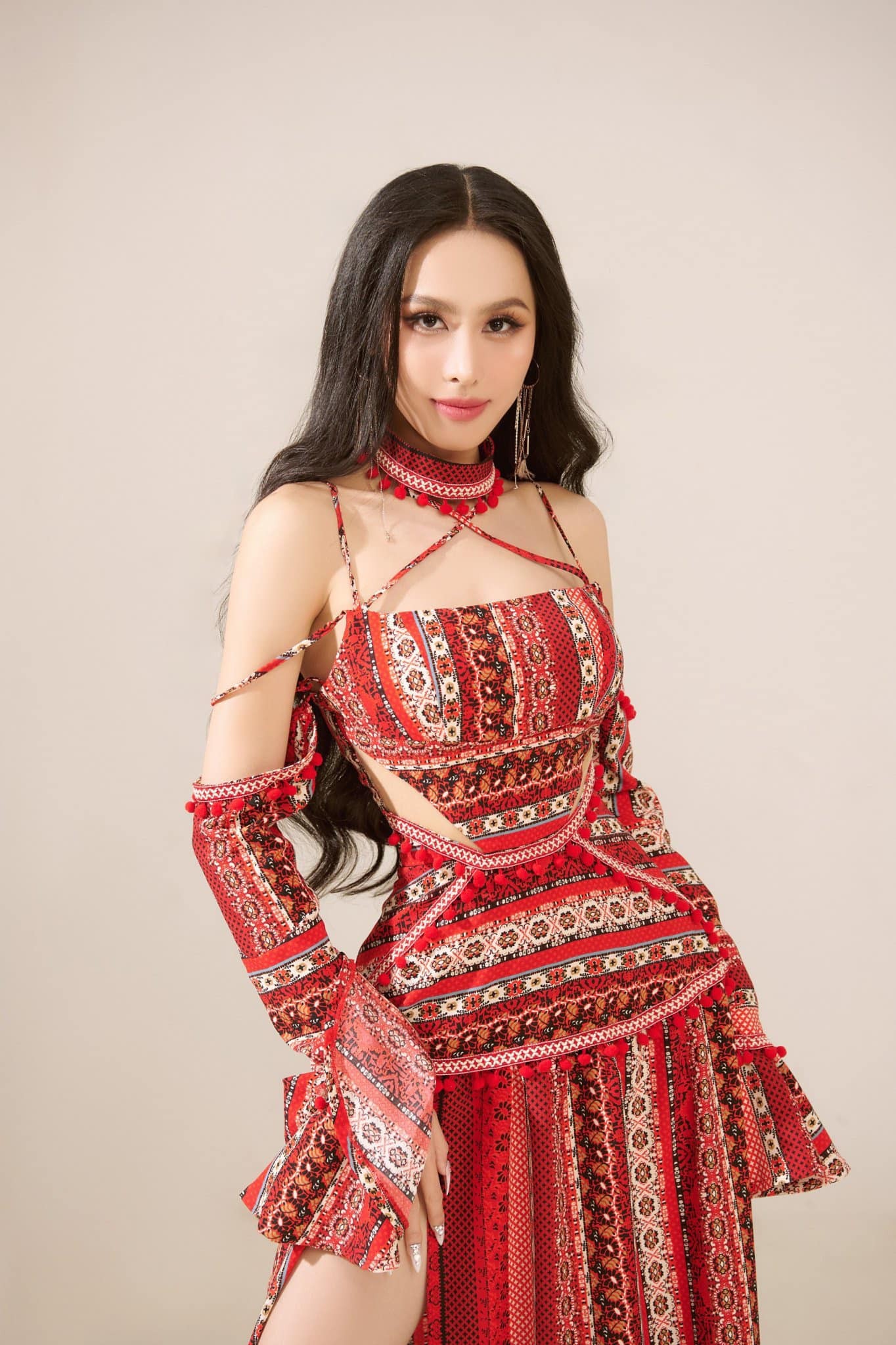 Tạo hình giúp Ngọc Hằng dẫn đầu bảng xếp hạng thí sinh nổi bật nhất ngày 6 từ chuyên trang sắc đẹp Glamour Universe Official.