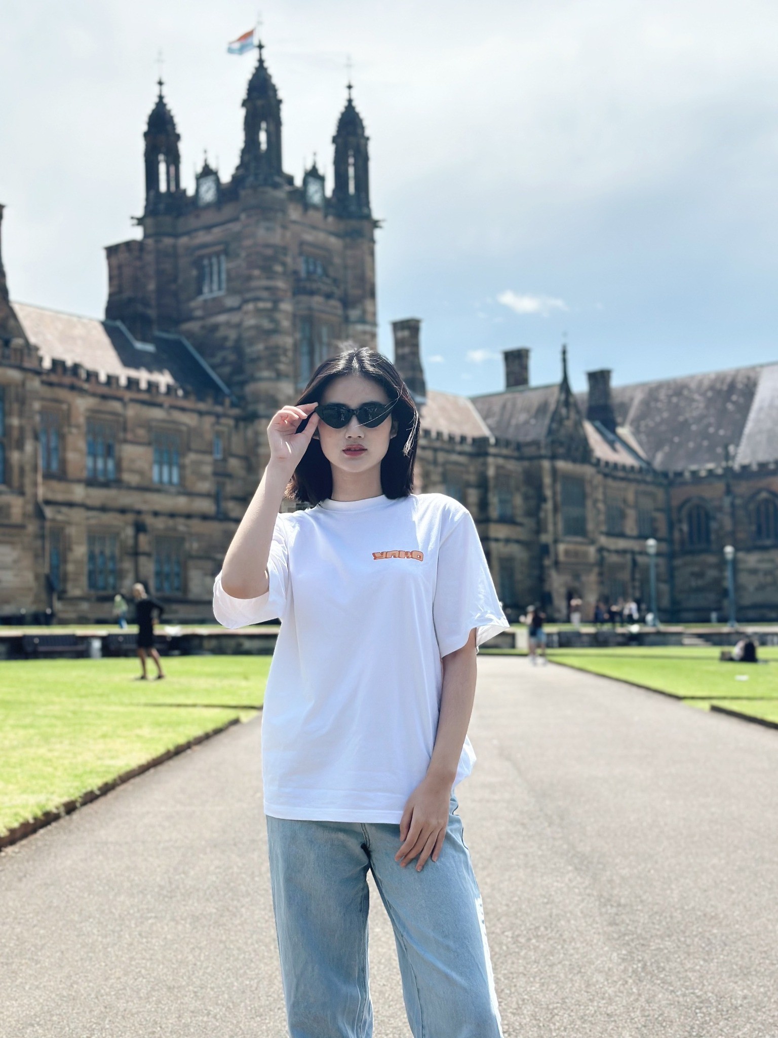 Ý Nhi học tập tại trường Đại học Sydney, được tài trợ học bổng 20% (tương đương 20.000 AUD, khoảng 310 triệu đồng).