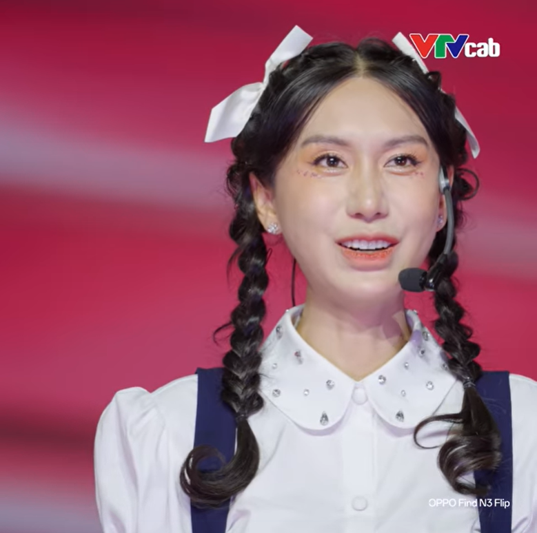 Lynk Lee hóa 'chị Nguyệt thảo mai' ở công diễn 2 Chị Đẹp Đạp Gió Rẽ Sóng Lynk Lee hóa 'chị Nguyệt thảo mai' ở công diễn 2 Chị Đẹp Đạp Gió Rẽ Sóng