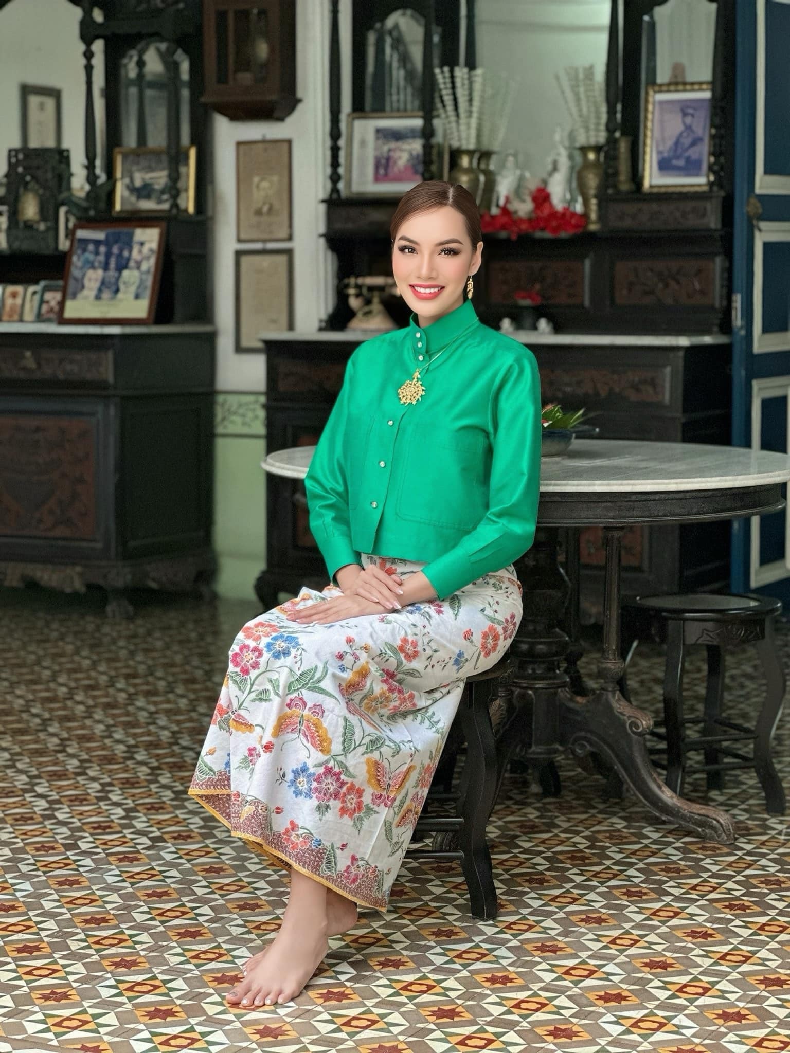 Á hậu Miss Grand International 2023 không ngừng thay đổi hình ảnh để phù hợp với văn hóa quốc gia ghé thăm khiến fan thích thú.