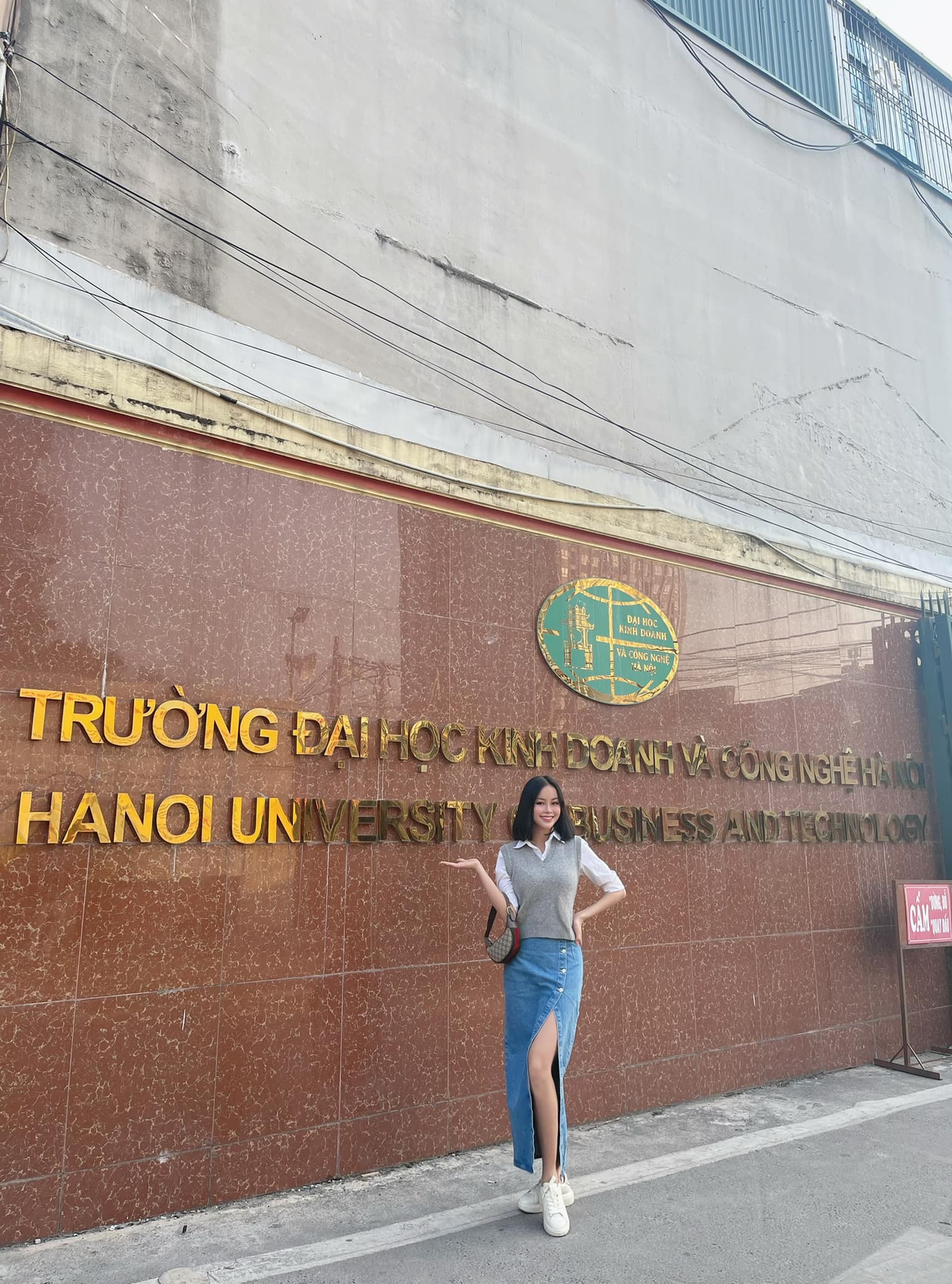 Đào Thị Hiền theo học chuyên ngành Ngôn ngữ Anh  tại Đại học Kinh doanh và Công nghệ Hà Nội