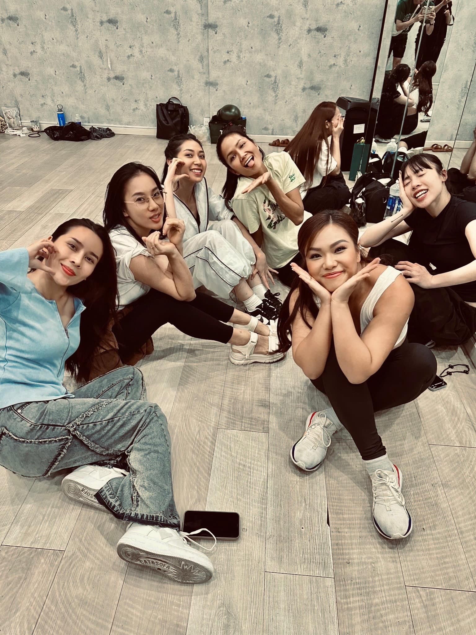 H'Hen Niê áp lực khi làm đội trưởng, công bố thể lệ công diễn 2 Đạp Gió: Fan chắc nịch 'bung lụa hết cỡ' - Ảnh 2