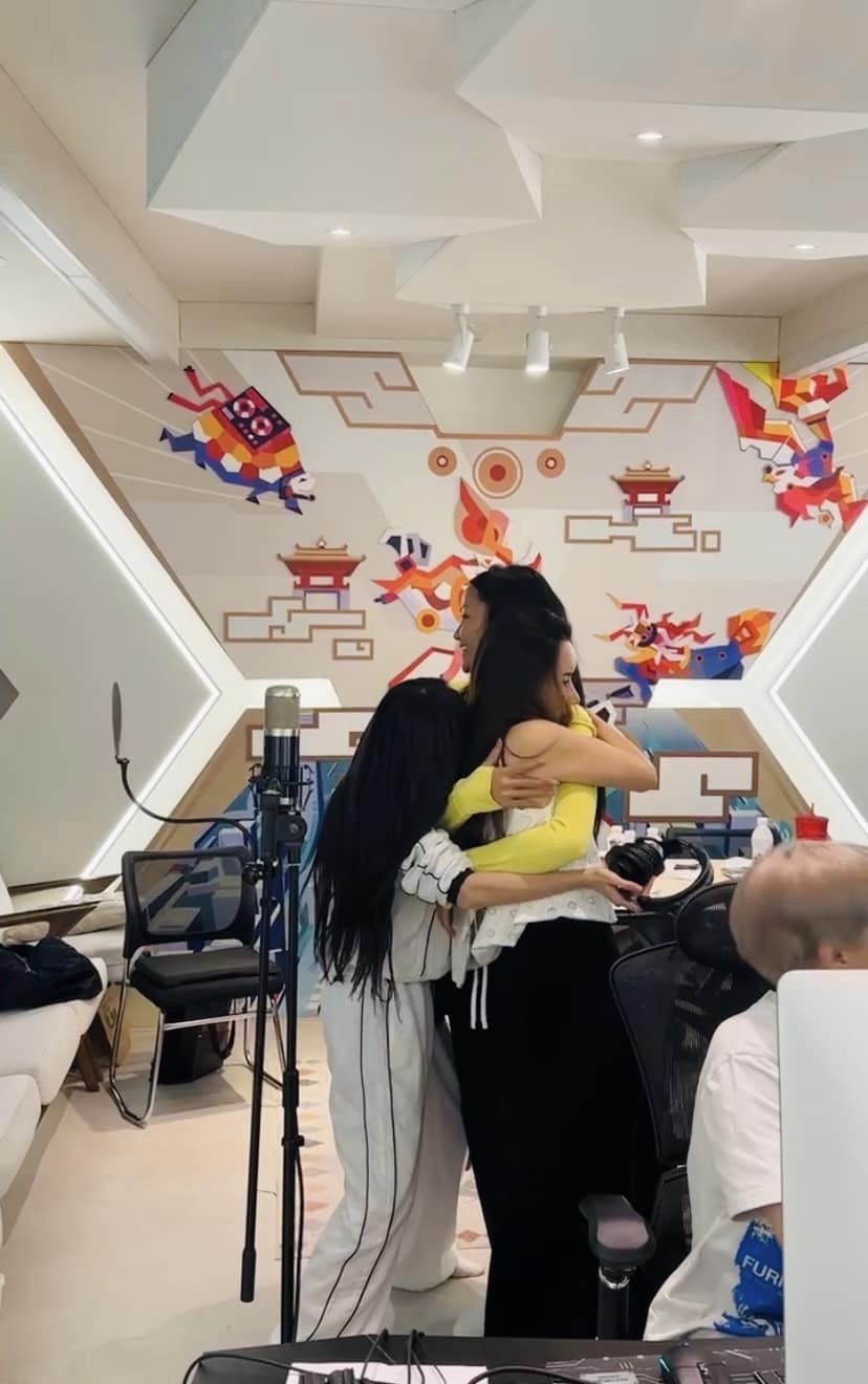 Hậu trường tập luyện cho công diễn 2 Chị Đẹp Đạp Gió Rẽ Sóng 2023 của nhóm mashup Tình bạn diệu kỳ - Cún yêu