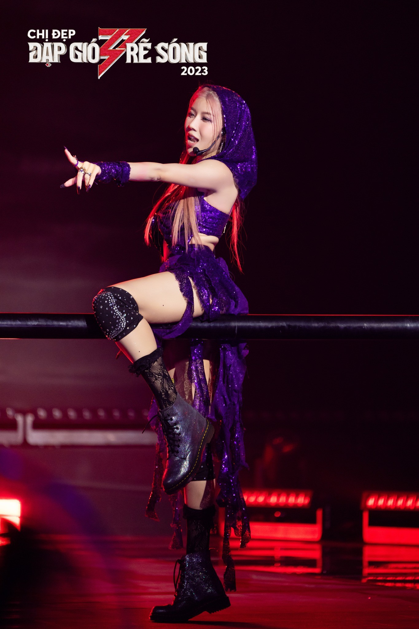 Trang Pháp gây sốt cõi mạng sau Công diễn 2 Chị Đẹp Đạp Gió Rẽ Sóng