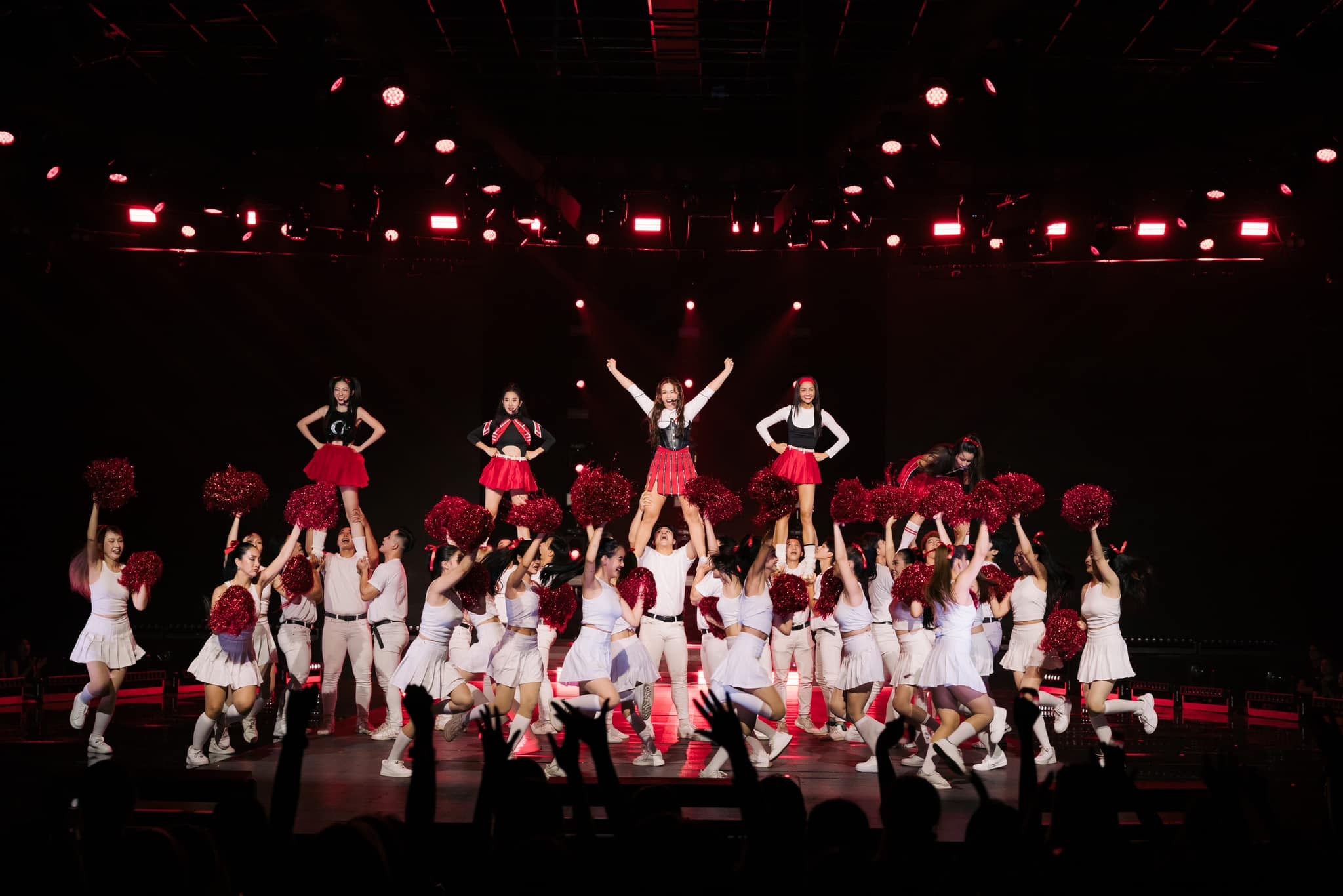 H'Hen Niê đăng tâm thư, nói gì về Lưu Hương Giang - Phương Vy - Phạm Lịch - Khổng Tú Quỳnh? - Ảnh 2