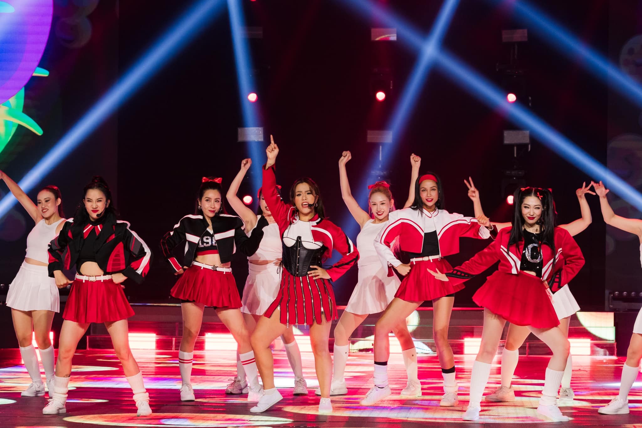 H'Hen Niê đăng tâm thư, nói gì về Lưu Hương Giang - Phương Vy - Phạm Lịch - Khổng Tú Quỳnh? - Ảnh 1