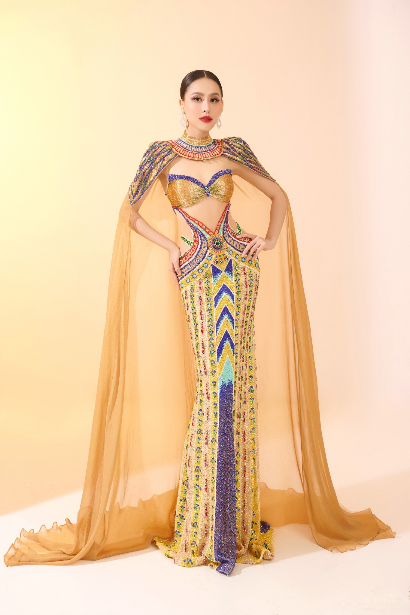 Thiết kế dạ hội mà Ngọc Hằng trưng diện trong chung kết Miss Intercontinental 2023 khiến fan sắc đẹp phải “lóa mắt” vì quá ấn tượng Thiết kế dạ hội mà Ngọc Hằng trưng diện trong chung kết Miss Intercontinental 2023 khiến fan sắc đẹp phải “lóa mắt” vì quá ấn tượng