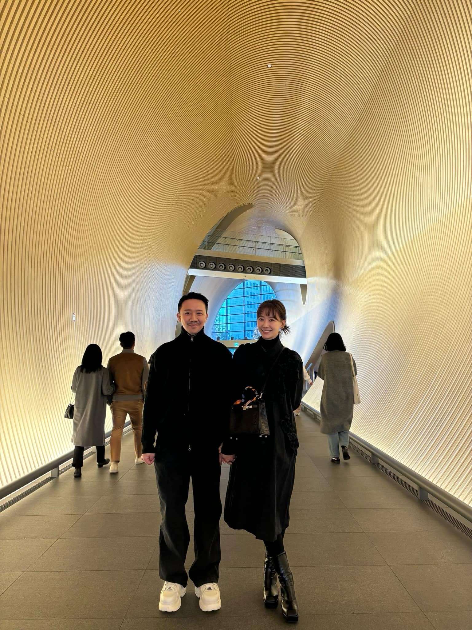 Trước đó không lâu, Trấn Thành - Hari Won xuất hiện tại Hàn Quốc