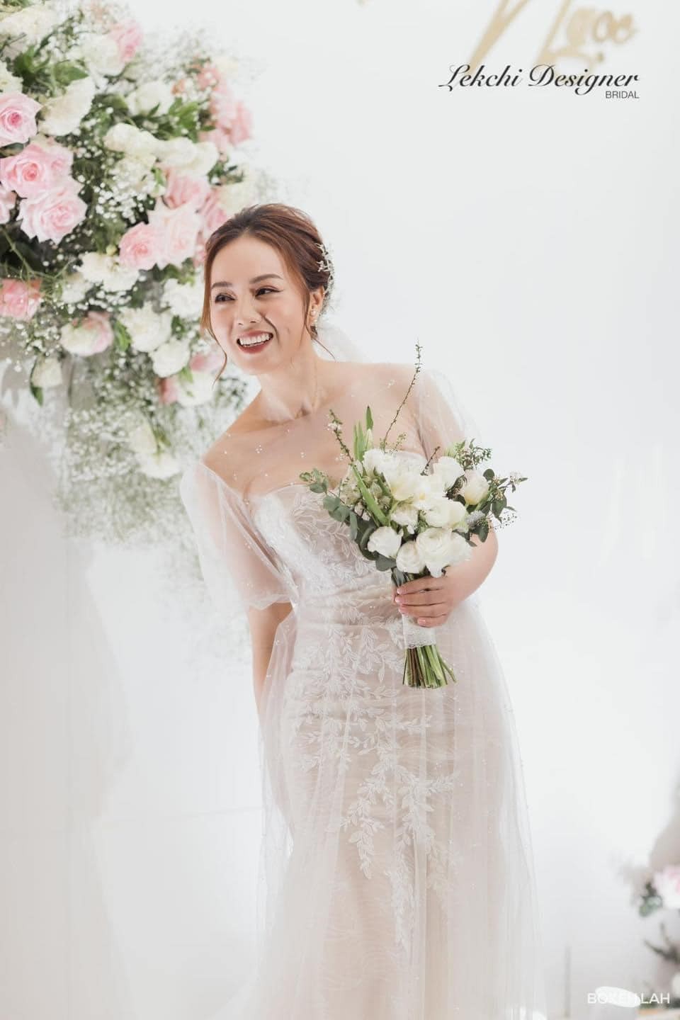 Ngọc Hà rạng rỡ khi diện váy cưới