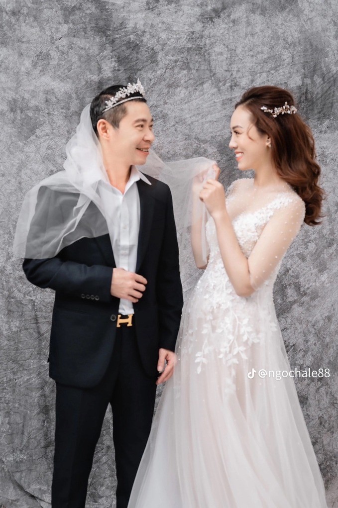 Vợ trẻ tung khoảnh khắc đặc biệt, Công Lý khiến khán giả suýt không nhận ra - Ảnh 1 Vợ trẻ tung khoảnh khắc đặc biệt, Công Lý khiến khán giả suýt không nhận ra - Ảnh 1