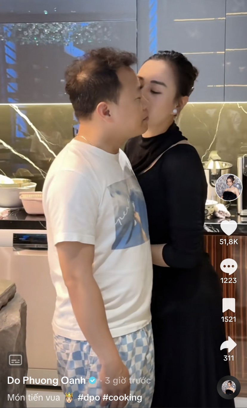 Phương Oanh thường xuyên dành cho Shark Bình những cử chỉ ngọt ngào